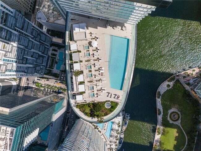 Building Photo - 300 Biscayne Blvd Way