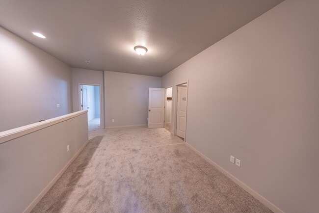 Building Photo - 3 bedroom home in Ridgefield w/ AC - Built...