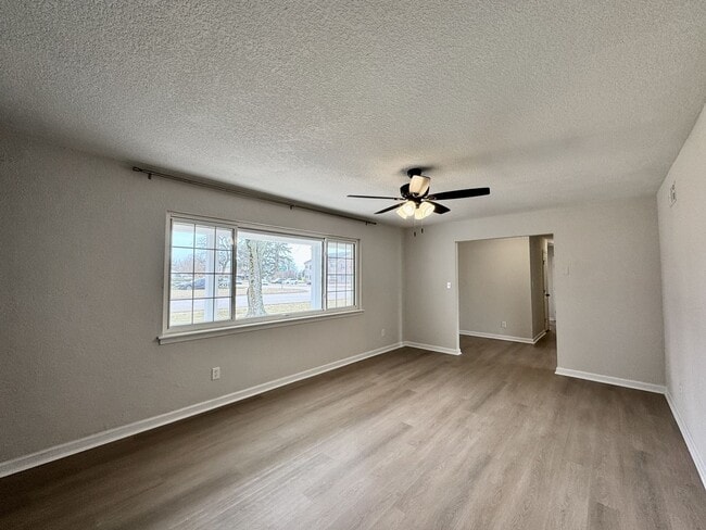 Building Photo - Fully-Renovated Ranch Home Available 03-19-26! Fenced Backyard - Pet Friendly - Washer & Dryer In...