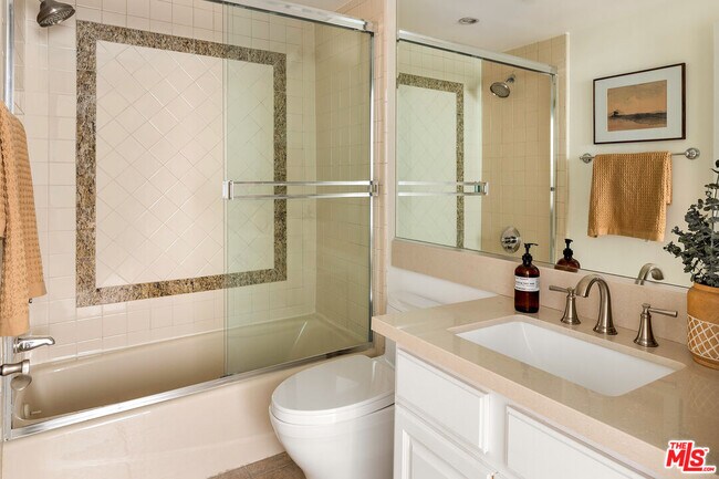 Building Photo - 911 7th St