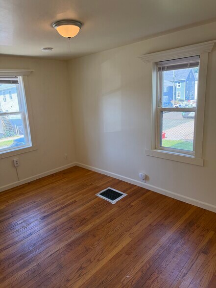 Building Photo - 17 7th St