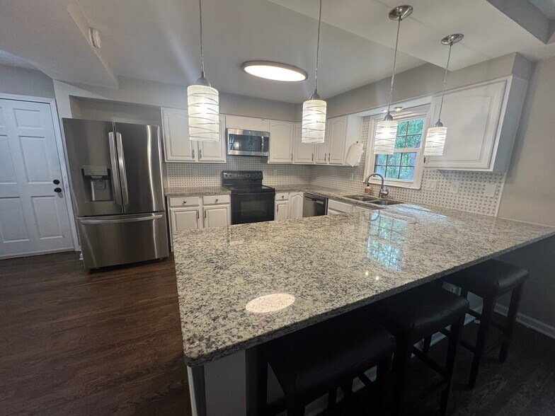 Kitchen - 1930 Oak Ridge Ct