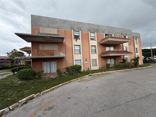 Building Photo - 17650 NW 68th Ave
