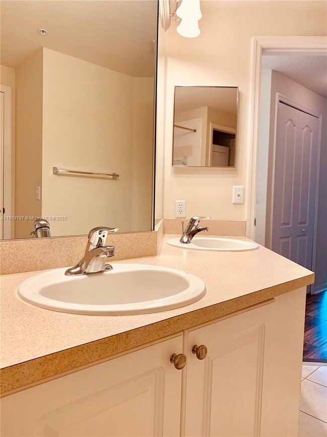 Building Photo - 11011 Legacy Ln