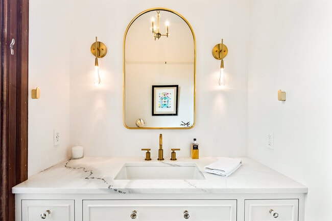 Building Photo - 2234 NW Johnson St