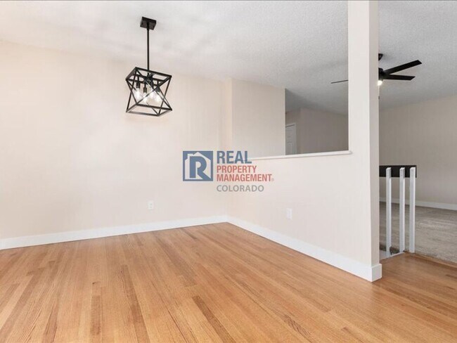 Building Photo - 1424 S Sierra Dr