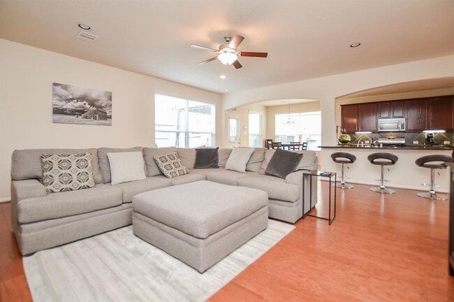 Building Photo - 24923 Diamond Ranch Dr