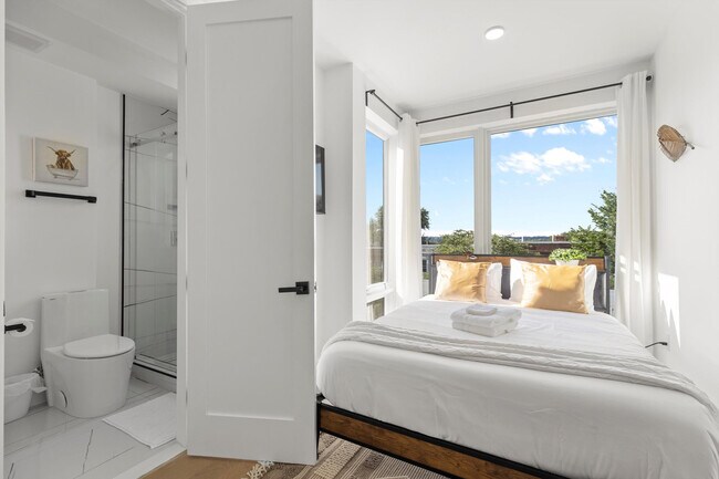 Building Photo - 1726 H St NE