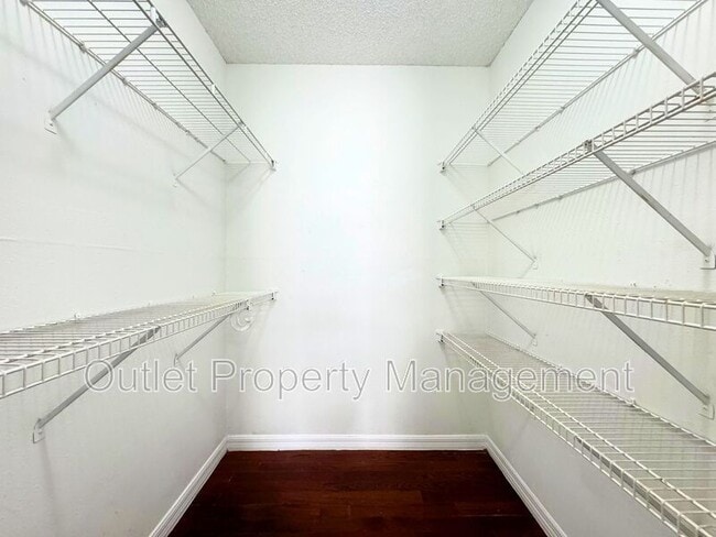 Building Photo - 1742 Potomac Ct