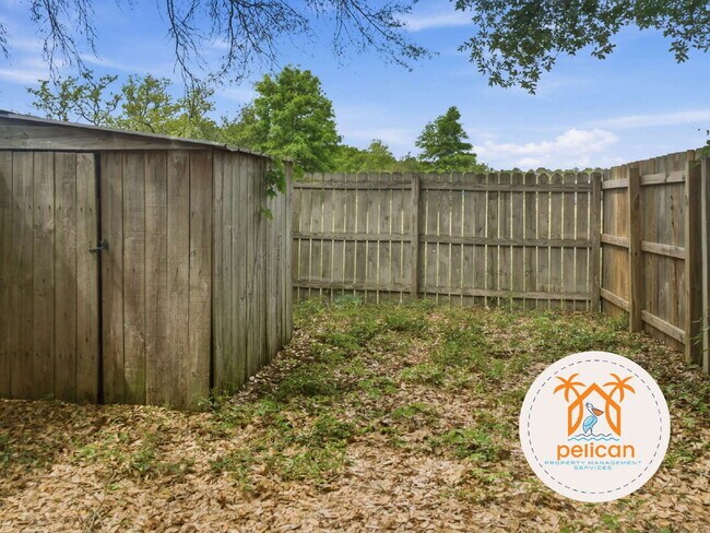 Building Photo - Bright townhome in the heart of Pensacola