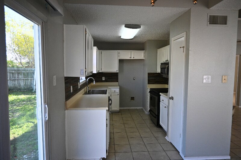 Building Photo - 3138 Smoke Creek