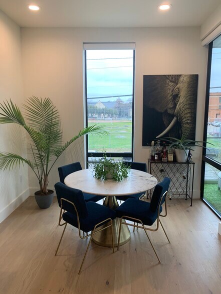 Dining area - 3923 Cole Ave