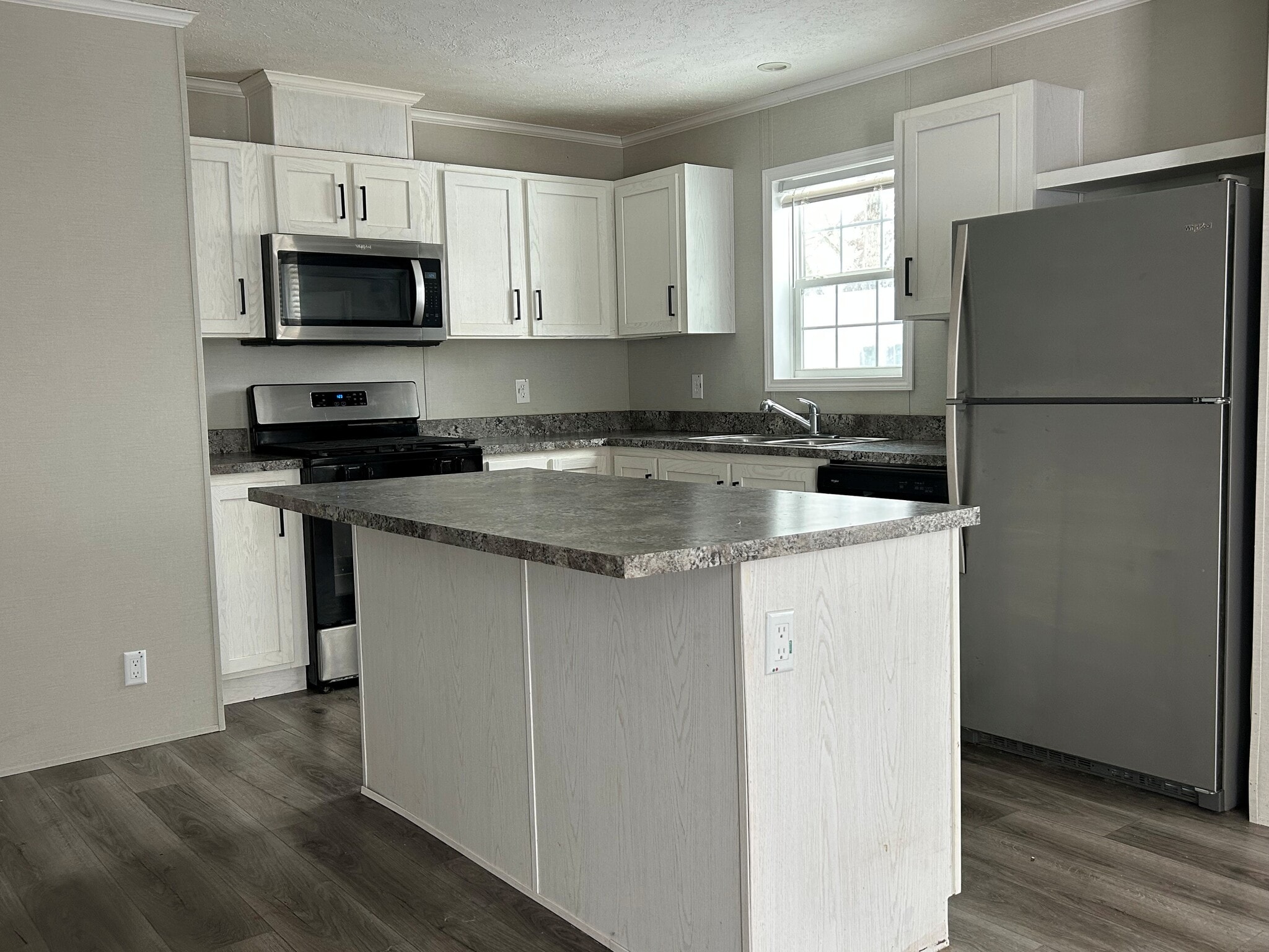 Building Photo - 4418 E Daisy Ln