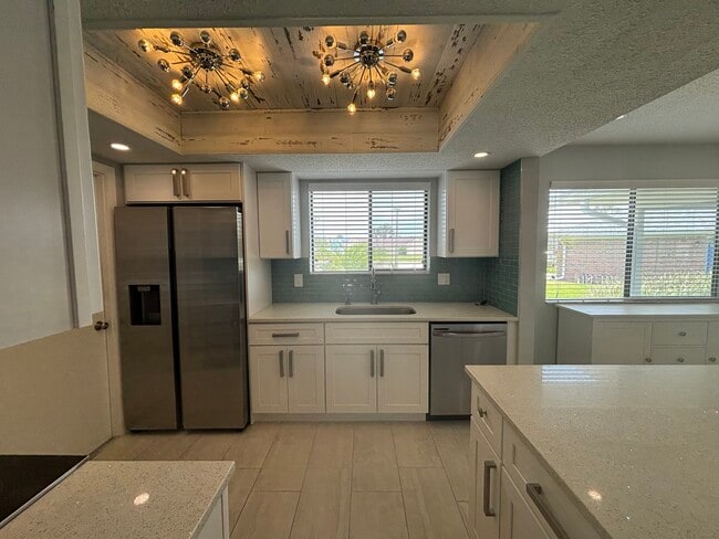 Building Photo - 30 Sea Harbor Dr W