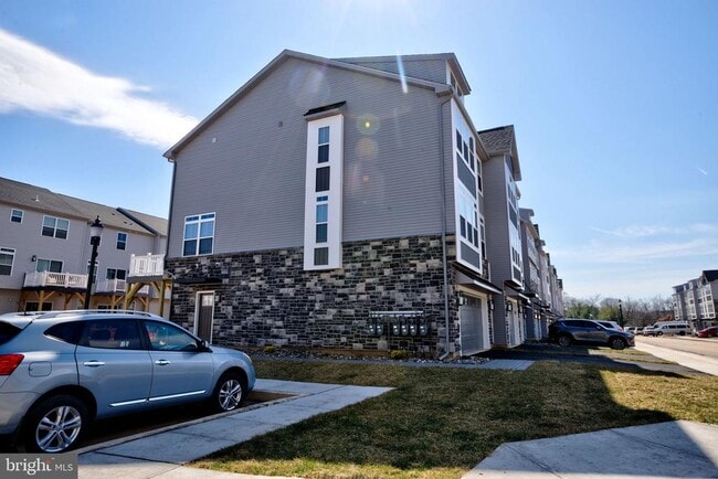 Building Photo - 29 Independence Ct