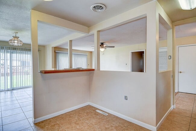 Building Photo - FOR RENT -  BRICK RANCH