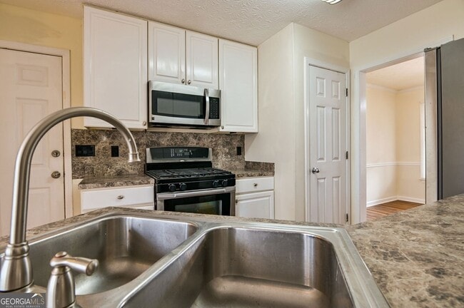 Building Photo - 105 N Oakland Cir