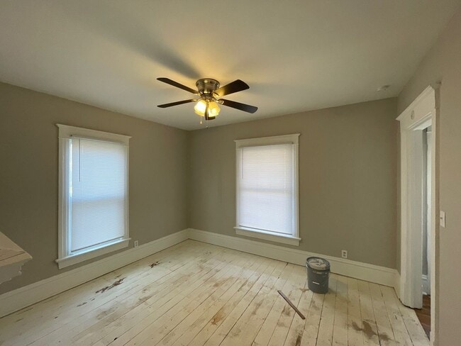 Building Photo - 3 Bedroom 1 Bathroom Home