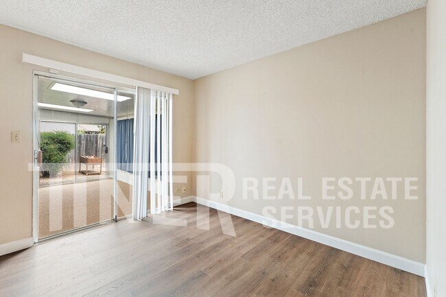 Building Photo - 2267 La Grama Dr