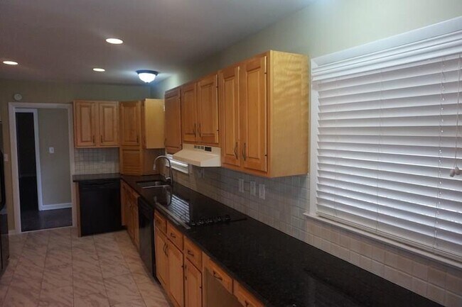 Building Photo - 1403 Stephens Dr NE