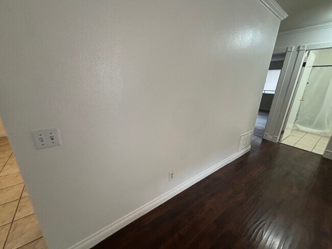 Building Photo - 2 Br/2 Ba. Condo on 2nd fl.