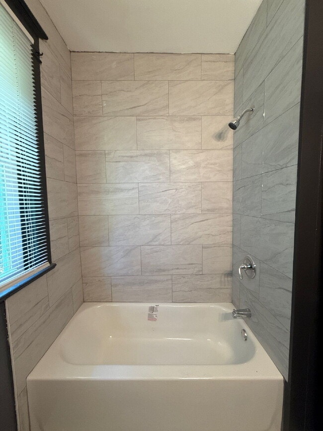 Building Photo - Fully Renovated 4BR in Berclair/Highland Heights – Section 8 Welcome