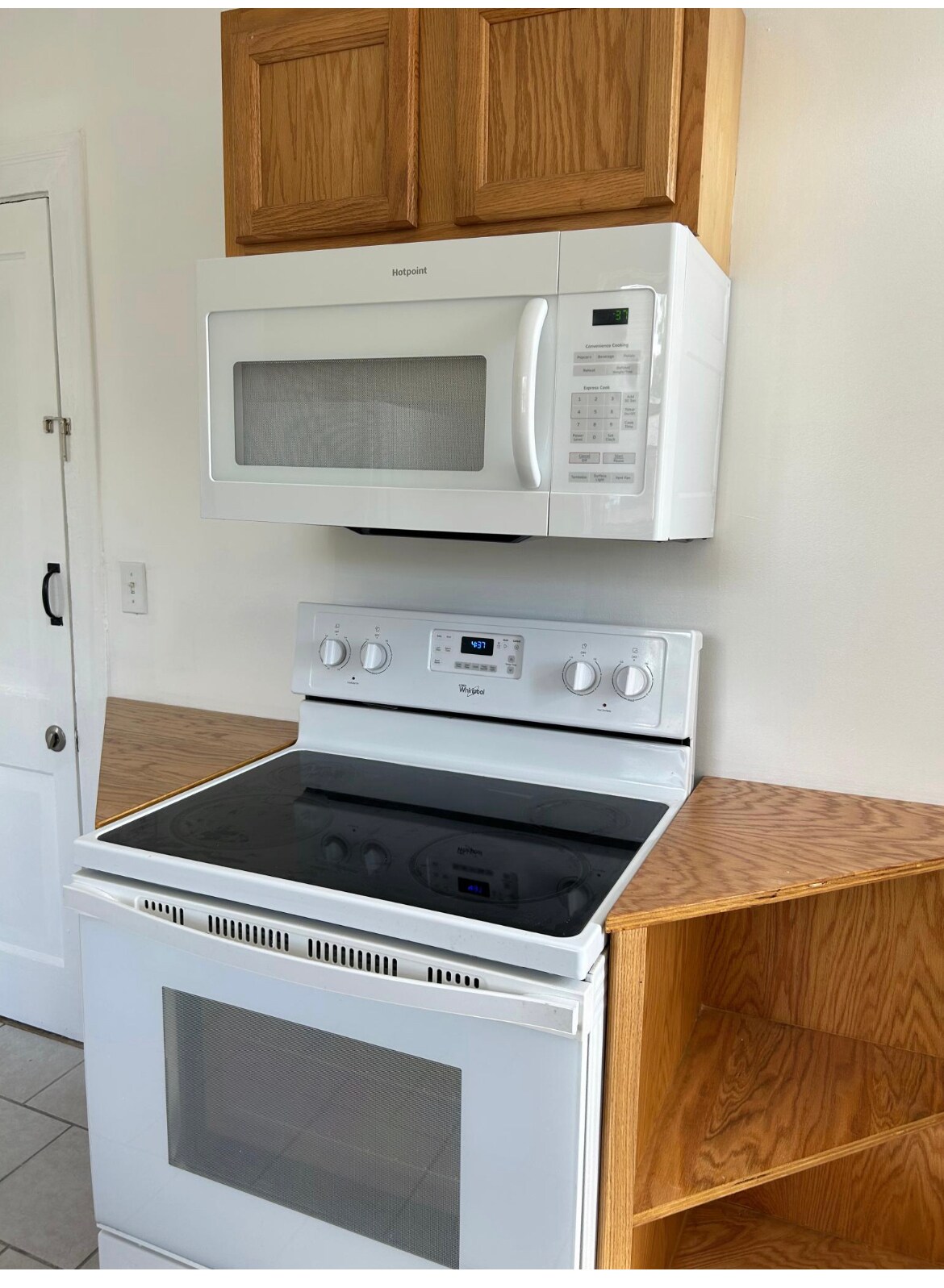 Stove and island, microwave above - 768 Acosta St