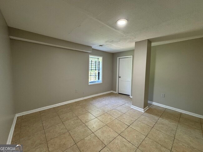 Building Photo - 1580 Childress Dr SW