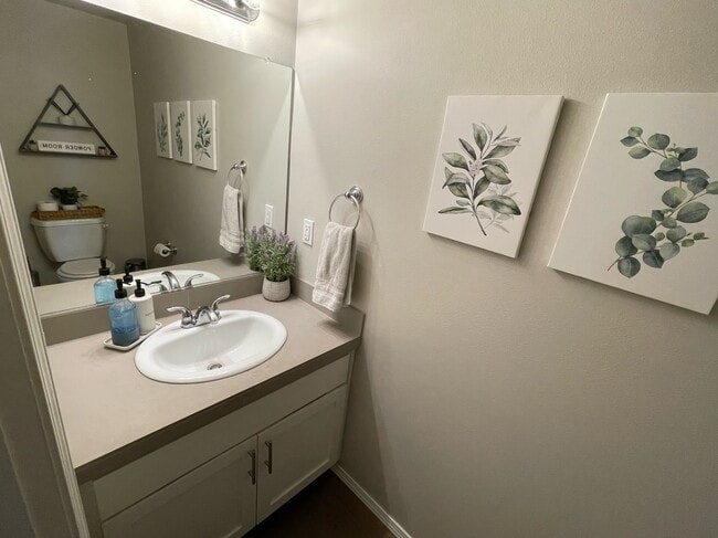 Building Photo - 527 Whitney Dr