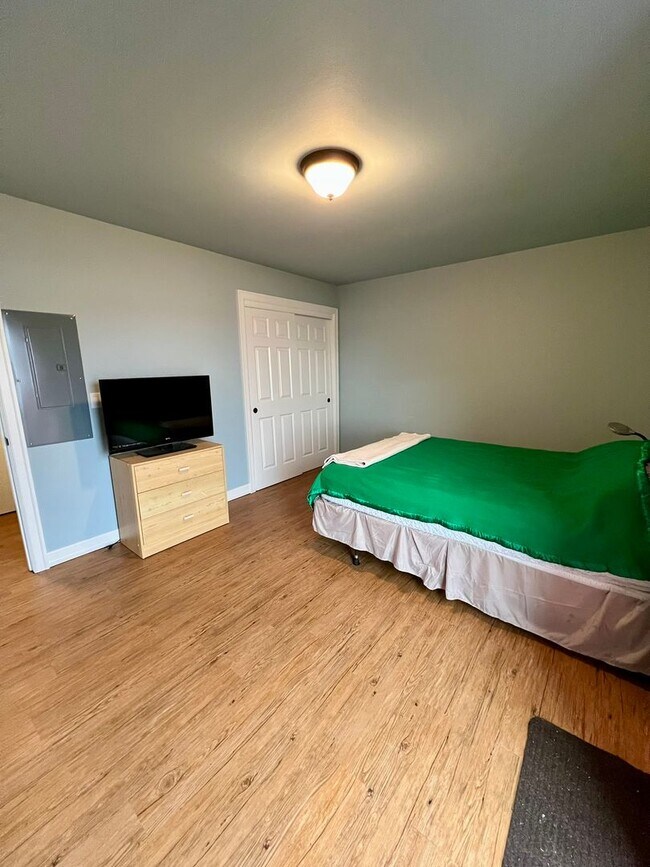 Building Photo - Waterfront 2 Bedroom Home in Ferndale!