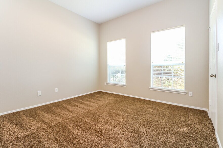 Building Photo - 1415 Heather Ridge Dr