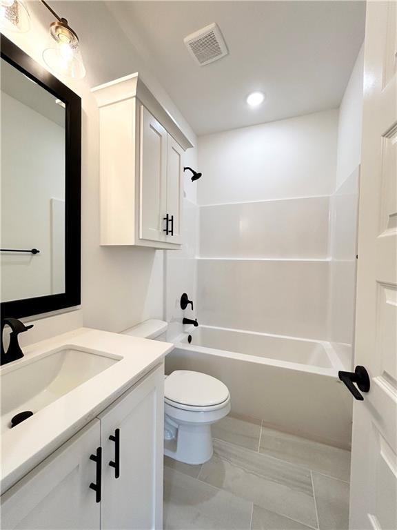 Building Photo - 10 Briscoe Ln