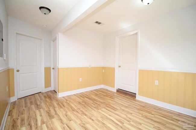 Building Photo - 2435 E Johnson Ave