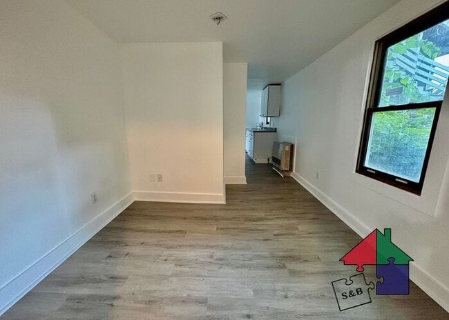 Building Photo - Freshly Renovated 2-Bedroom in Burlington's South End!