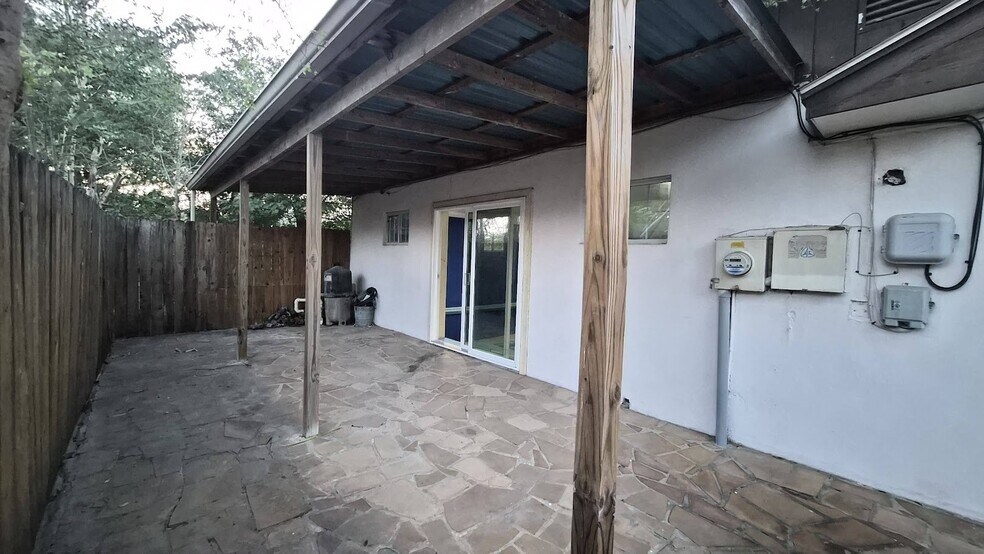 Building Photo - 1401 Oriole Ave