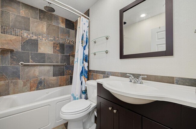 Building Photo - 2601 Witley Ave