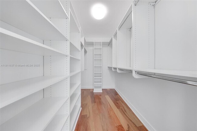 Building Photo - 6580 Indian Creek Dr