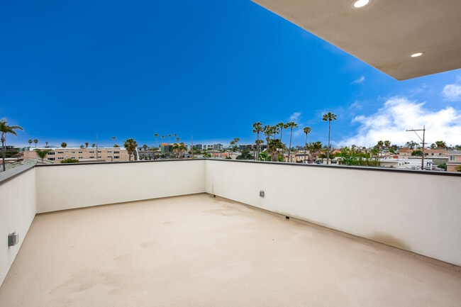 Building Photo - 4621 Idaho St