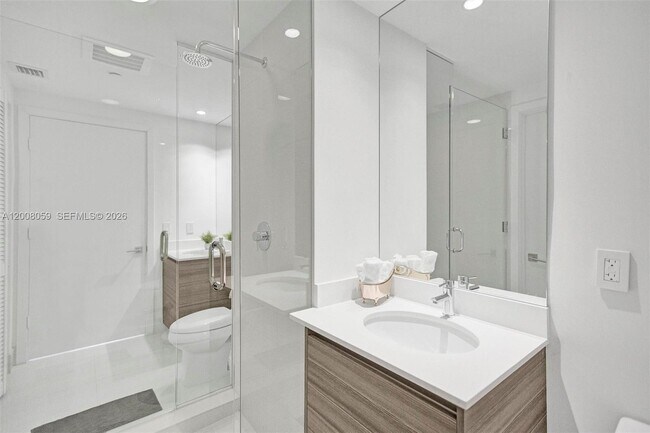 Building Photo - 121 NE 34th St