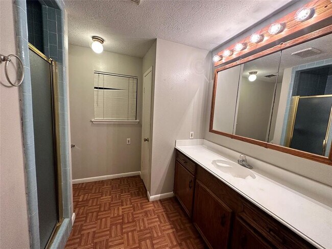 Building Photo - 1511 Greenbriar Ave