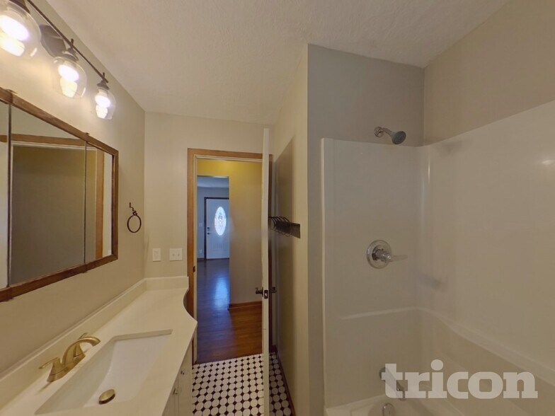 Building Photo - 16377 Duluth Ave SE