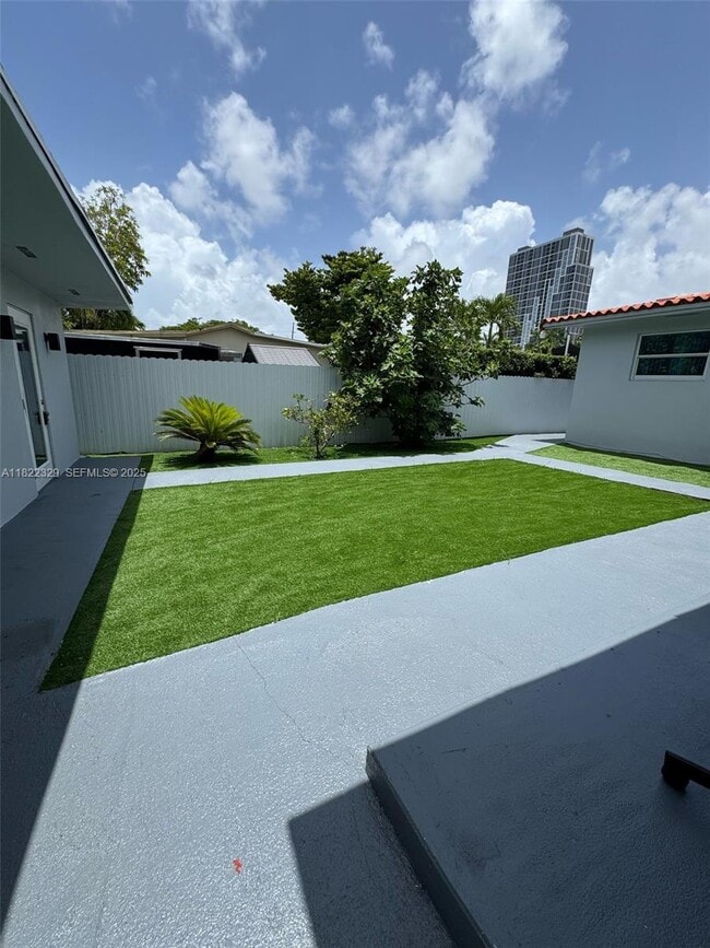 Building Photo - 2941 SW 36th Ave