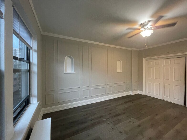 Building Photo - 449 W Briar Pl