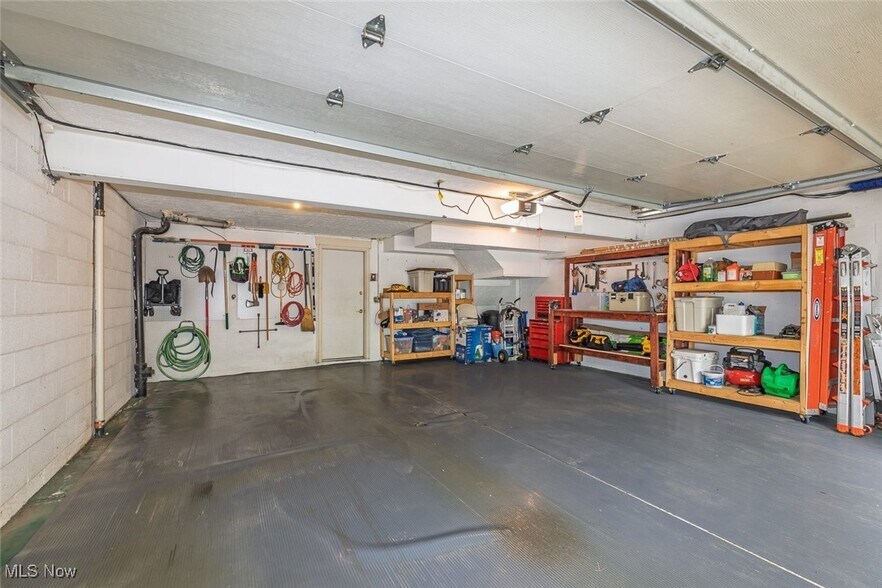 Building Photo - 11515 Pearl Rd