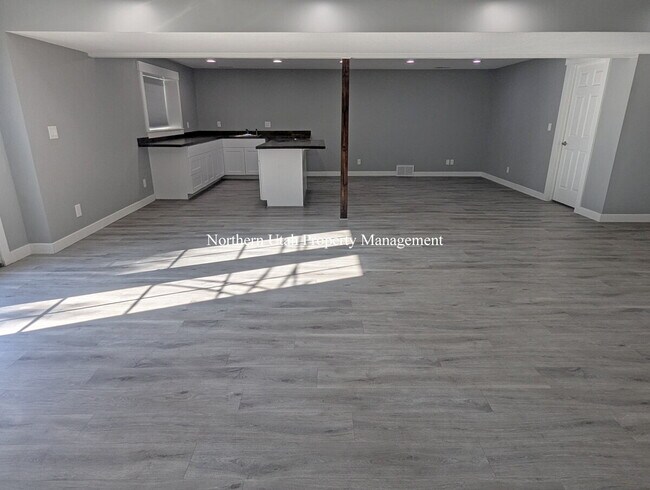 Building Photo - 6 Bed 3 Bath Home with Everything!