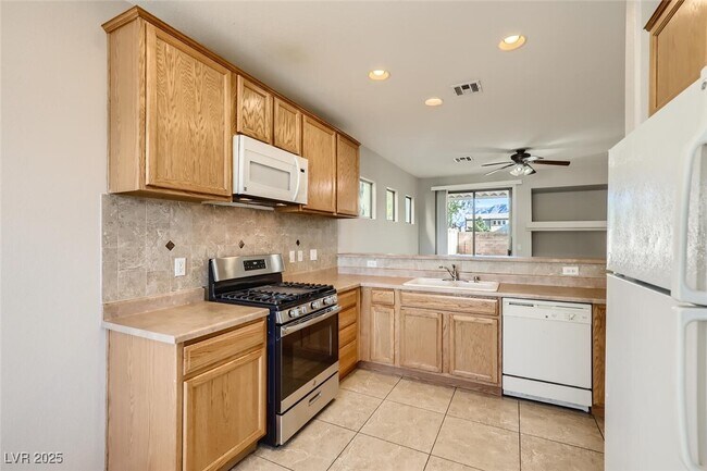 Building Photo - 648 W Vincents Dream Ave