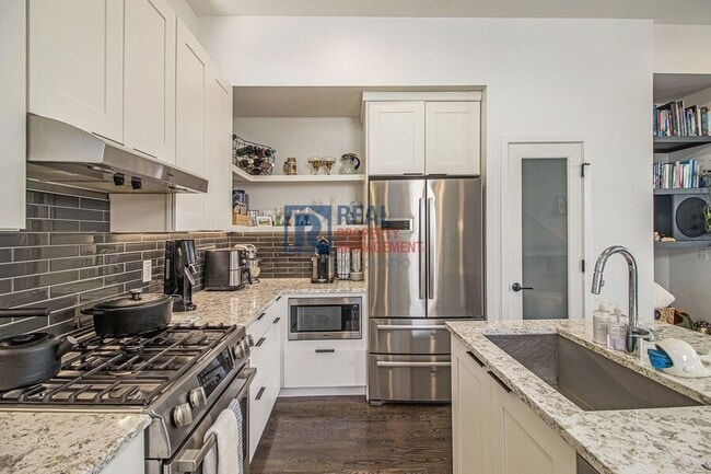 Building Photo - 2349 Decatur St