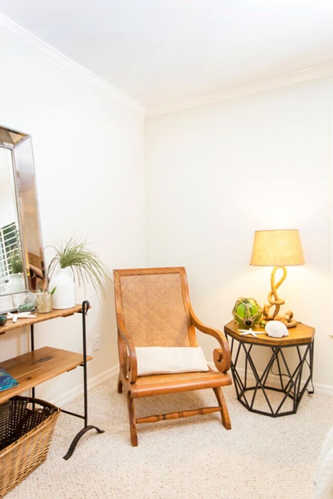 Building Photo - ANNUAL RENTAL - Beach Cottage with 2 Car Garage 'The Lakehouse' in tropical garden