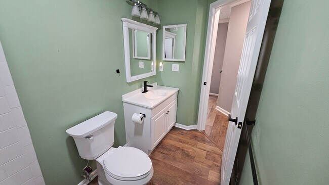 Building Photo - DON'T MISS THIS STUNNER!  3 Bedroom End Unit Townhome in Quiet Location!