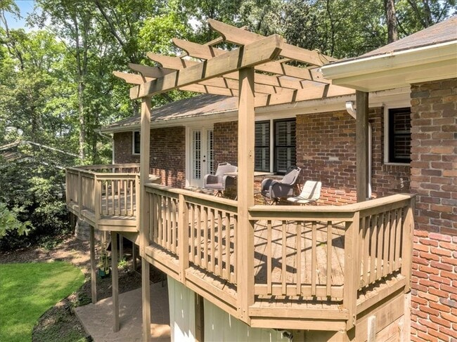 Building Photo - 5592 Colton Dr NE